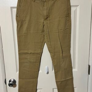 Men's Classic Khaki Chinos